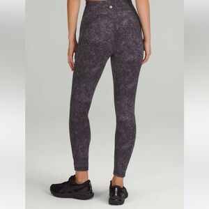 NWT -  Lulu Invigorate High-Rise Crop 23"
Denim Wash Print Dusky Lavender Black